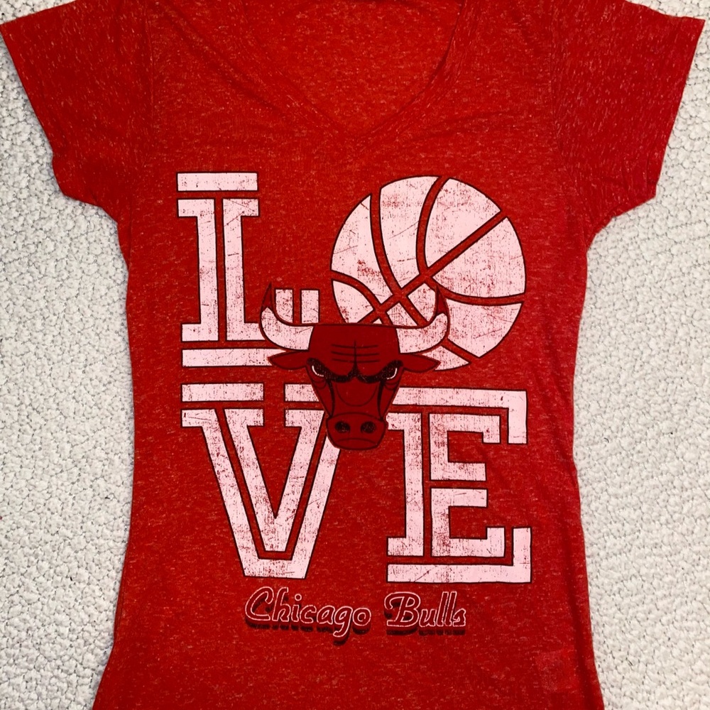 Woman’s small NBA Chicago Bulls top